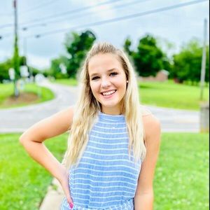 Meet your Posher, Elaina